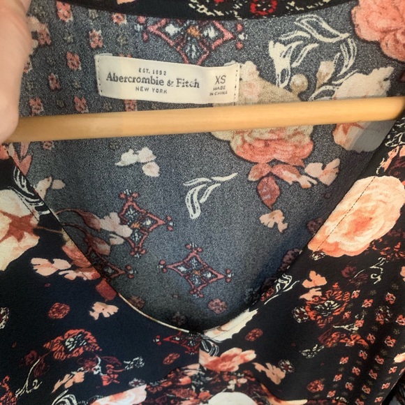 Abercrombie and Fitch floral long sleeve dress - Picture 3 of 4